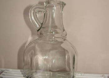 mała szklana karafka