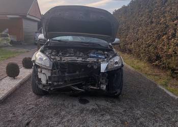 Sprzedam powypadkową Toyotę Rav 4.