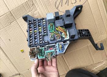 MONDEO MK3 2.5  SKRZYNKA BEZPIECZNIKÓW PRZEKAŹNIKÓW