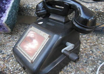 Stary telefon kolejowy.