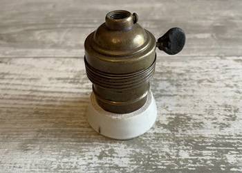 Stara oprawka mosiężna z porcelanką i wyłącznikiem E27