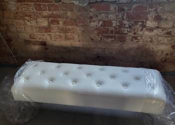 Nowa biała pikowana pufa