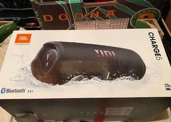 Pudełka z głośnik JBL Charge 5.
