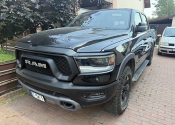 Ram 1500 Rebel 4x4 duże radio