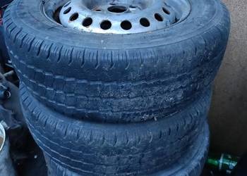 Komplet opon z felgami stalowymi 205/65R15C
