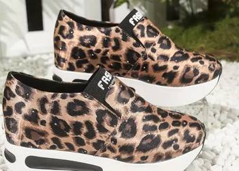 Nowe buty z wzorem Lamparcim (slipony)