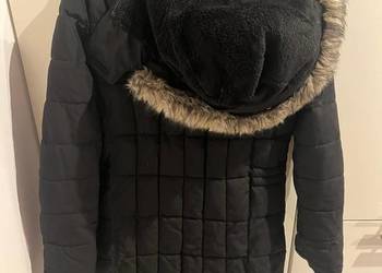 Czarna lekko dłuższa kurtka z futerkiem S/M