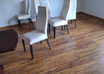 Syndyk sprzeda krzesła