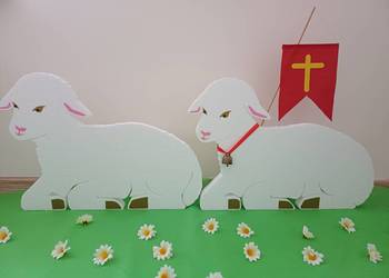 Baranek wielkanocny dekoracja kościół Wielkanoc