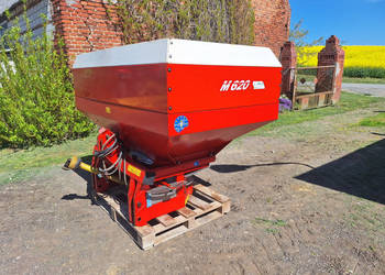 Rozsiewacz nawozów KUHN