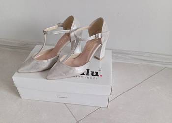 buty na słupku