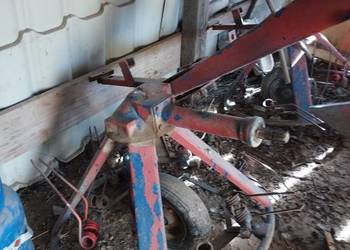 Witam mam do sprzedania przewracarke grabarkę karuzela godna uwagi zapinać