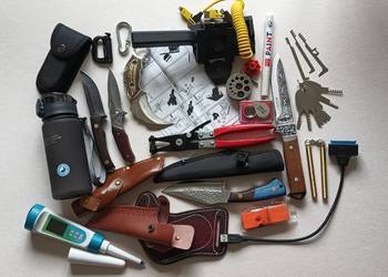 wykopki z szuflady nóż lupa narzędzia