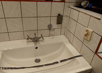 Umywalka 80szer z baterią .