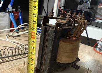 Stary transformator wielonapieciowy