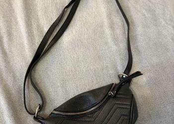 Czarna torebka crossbody WOJAS