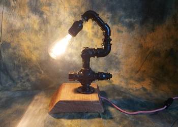 Lampa z rur hydraulicznych, biurkowa, dekoracyjna.