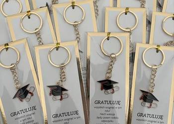 Zakończenie Roku Szkolnego - breloki z czapką absolwenta