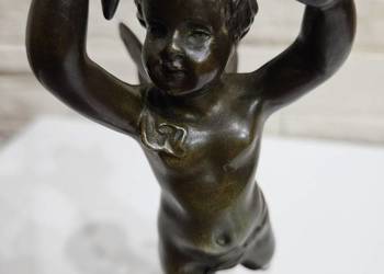 Świecznik brąz Francja XIX w. Figurka Putto Aniołek na marmurze griotte
