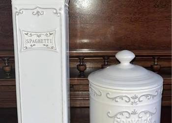 Piękny pojemnik. Sygnowany: J-line marki Jolipa. W ciepłym odcieniu bieli