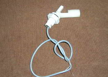 Czujnik poziomu cieczy 200V AC DC poziomy / woda, rozc.kwasy