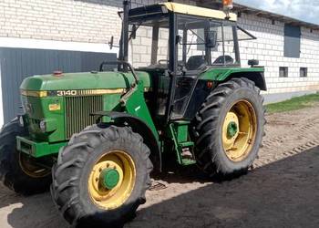 John Deere 3140