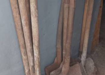 Szufle,lopatu szpadle widły .