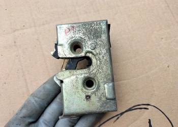 Audi 80 B3 80B3 893839016A ZAMEK DRZWI PRAWY TYŁ