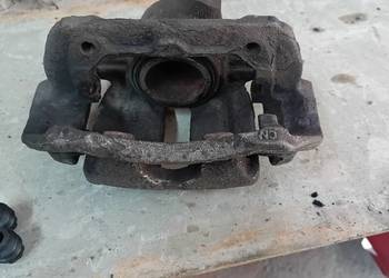 Zacisk hamulcowy przód lewy Mercedes W203