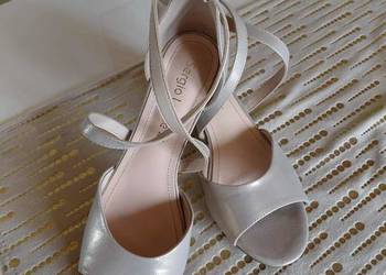 Buty damskie na obcasie