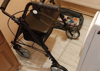 Nowy chodzik, składany i regulowany.