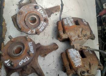 NISSAN ALMERA TINO 2,2DCI zacisk jarzmo przód