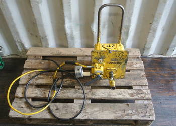 POMPKA HYDRAULICZNA RĘCZNA ENERPAC P-464 690 BAR +