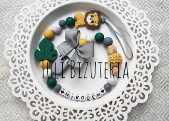 Zawieszka do smoczka z imieniem dziecka lew zoo