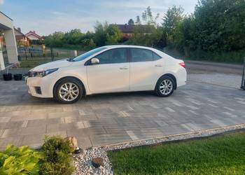 toyota corolla sedan 2014 benzyna manual salon Polska