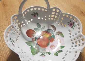 Koszyczek porclanowy.