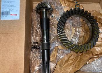 5167136 84241559 Wałek atakujący z kołem talerzowym JX1090U Farmall TL80A