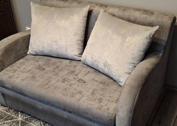 Sprzedam Sofa -popielata, 2 osobowa,rozkładana,2 duże poduchy.