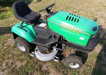 Traktorek kosiarka John Deere z koszem.