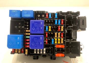 SKRZYNKA BEZPIECZNIKÓW RENAULT CAPTUR II 243805499R Crossover 1.0 91KM