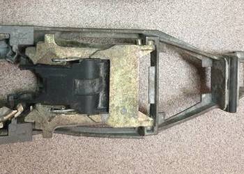 VW Golf 4 mechanizm wewnętrzny/mocowanie klamki przednich drzwi 3B0837886