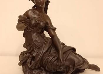 Figura z zegara kominkowego
