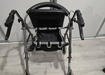 Chodzik rehabilitacyjny / Balkonik czterokołowy z siedziskiem DMI (R