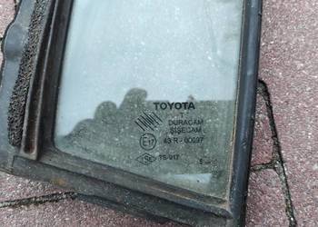 Toyota Yaris II szyba drzwi lewa