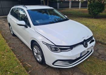 Volkswagen Golf 2023r z silnikiem 1.5 tsi o mocy 150KM. Autko krajowe