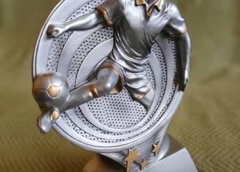 Statuetka Piłkarska Figurka Trofeum – Piłkarz w Akcji.