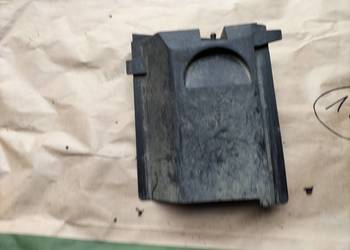OSŁONA LAMPY PRZEDNIA PRAWA ŁAPACZ POWIETRZA AUDI 80 B4 893805965