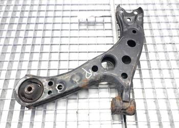 WAHACZ PRAWY PRZÓD TOYOTA COROLLA E21 Sedan/Limuzyna PRZEDNI, PRAWA