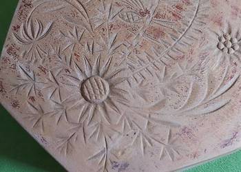 Drewniane pudełko rzeźbione stare Drewniane pudełko rzeźbione stare