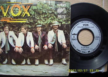 R.  SINGIEL ; VOX--IN THE MOOD .